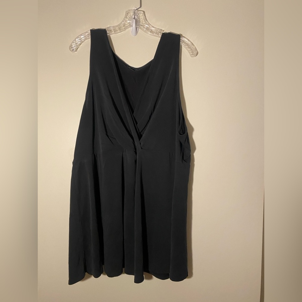 Pre-loved Torrid Charcoal V-Neck Sleeveless Top Size 4X (26)